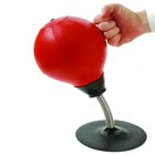Mini Saco de Boxeo para Estrés de Salusense en uso, ideal para liberar estrés y mejorar la concentración.
